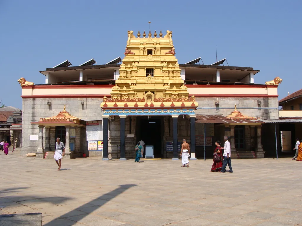 Devotees at Shringeri